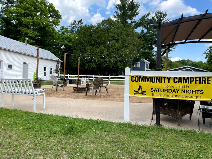 Bell Tents (Waupaca, Wisconsin, United States of America)
