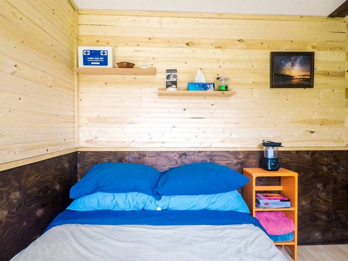 Cabins (Golden, British Columbia, Canada)