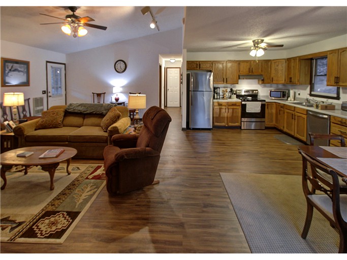 Albert's Lodge, Cabins 62358, Burnsville, United States of America