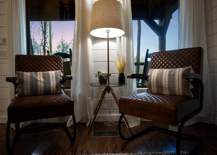 Charming Pet-Friendly Cabin Rental in Hochatown, Oklahoma - Incredible Destination for a Glamping Getaway near Broken Bow Lake | Cabins (Hochatown, Ok