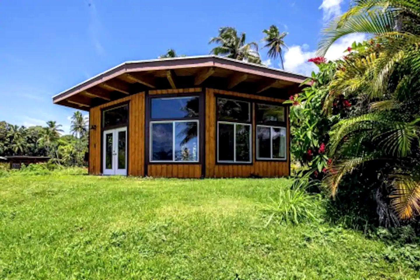 Serene Cottage Rental Ideal for Glamping in Hawaii