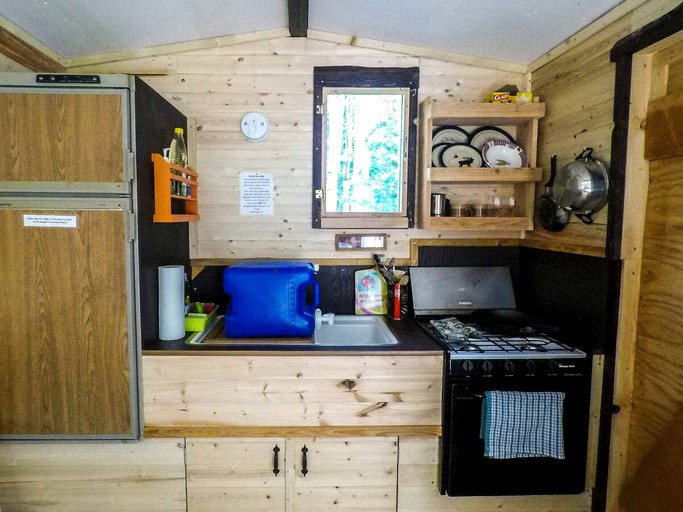 Cabins (Golden, British Columbia, Canada)