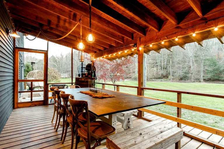 Cabins (Red Hook, New York, United States of America)