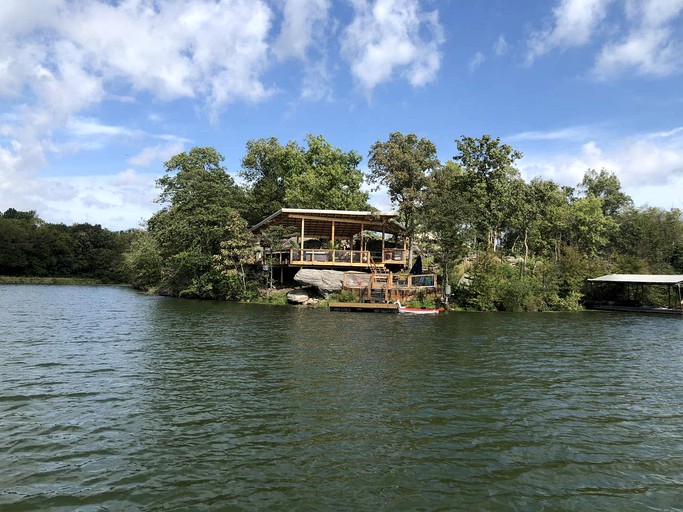 Bell Tents (Excelsior Springs, Missouri, United States)