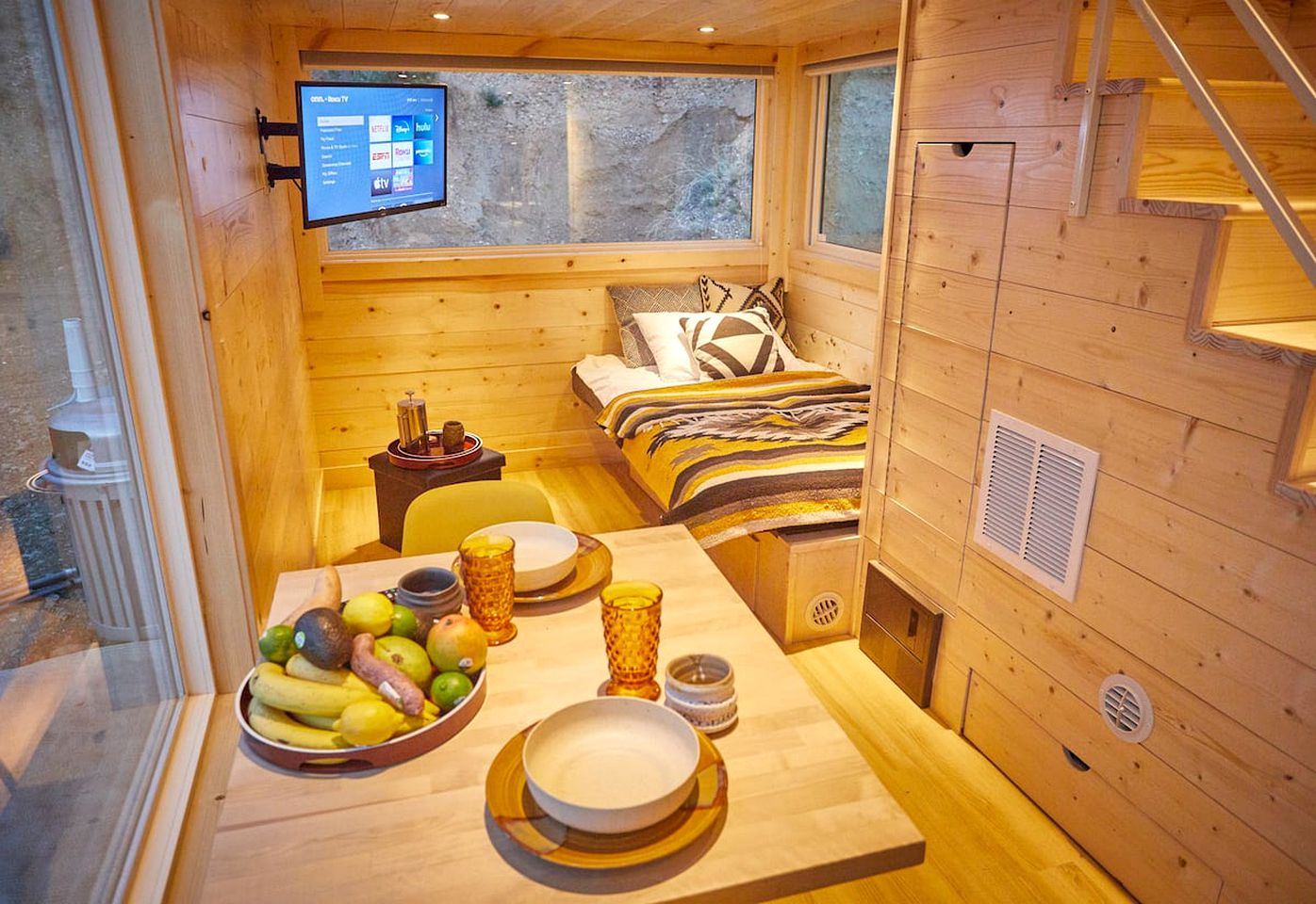 Bougie Tiny Home with Mountain Views, Hot Tub, Just 2 miles to Black Rock Hot Springs, NM