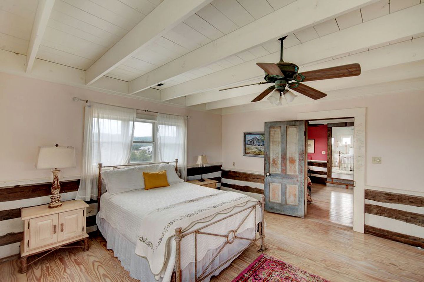 1800's Antique Log Cabin with Modern Amenities near Fredericksburg and Kerrville, Texas