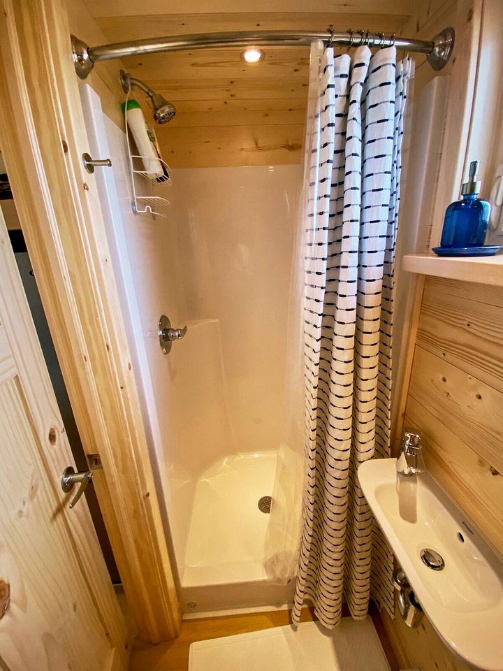 Rainbow Tiny Home with View & Hot Tub near Hot Springs, El Prado, NM