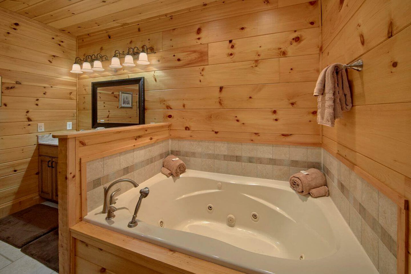 Superb Cabin Accommodation in Gatlinburg for East Tennessee Getaways