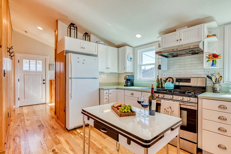 Cottages (Dillon Beach, California, United States)