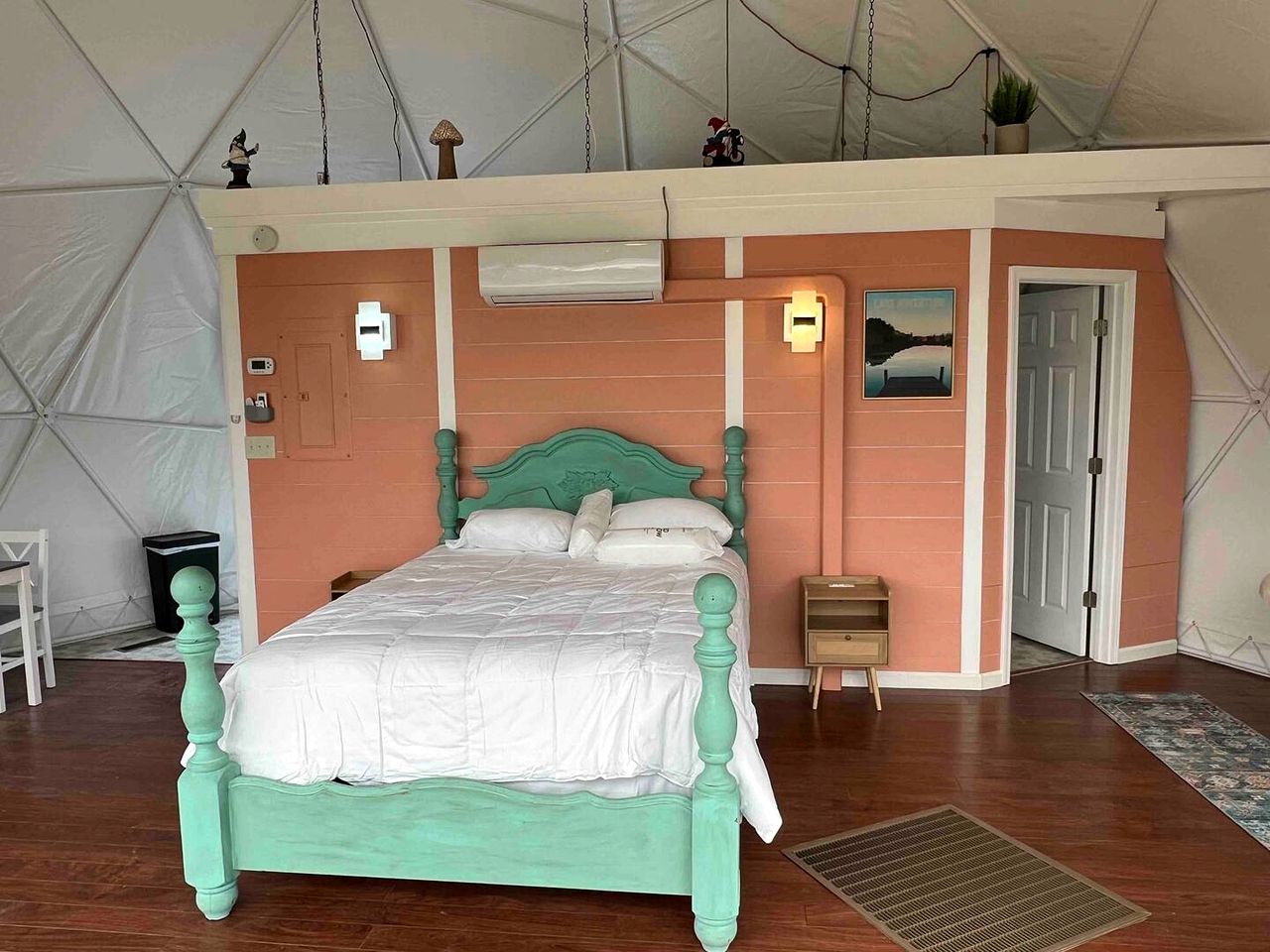 Outstanding Luminous Dome Fully Equipped with Interior Bath in South Carolina