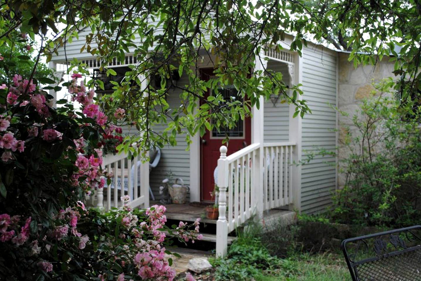 Intimate Bandera Cabin Rental for a Romantic Hill Country Getaway