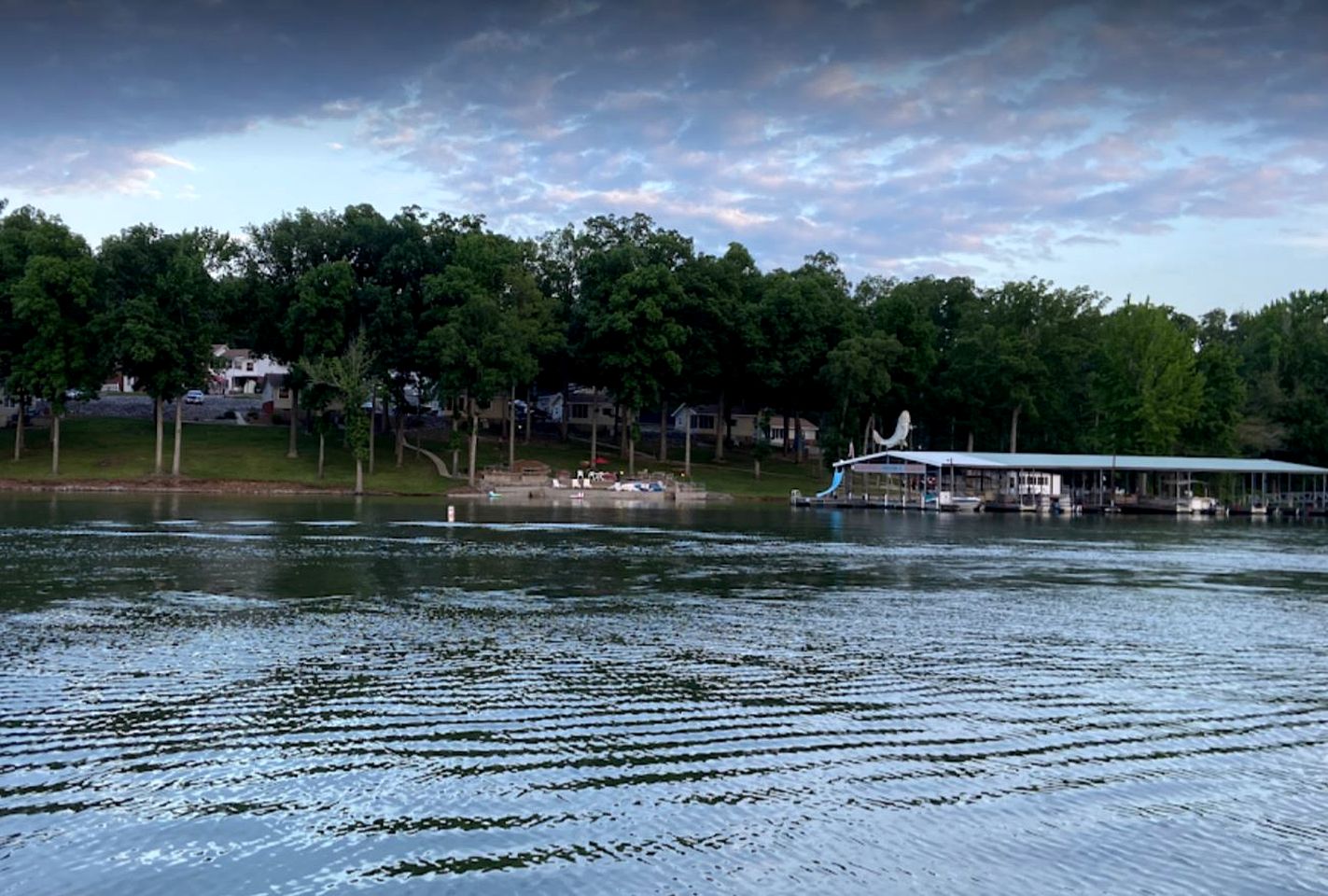 Hickory Hill Resort Kentucky Lake, Cabins 117400, Benton, United States