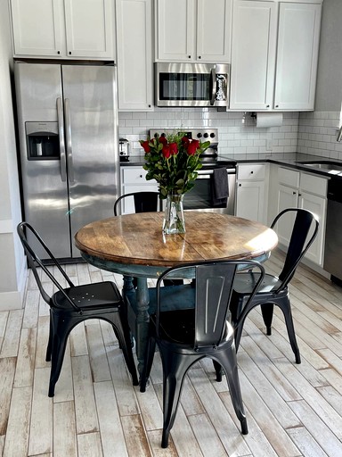 Charming Cabin for Glamping Vacations in Wimberley, Texas | Cabins (Wimberley, Texas, United States of America)