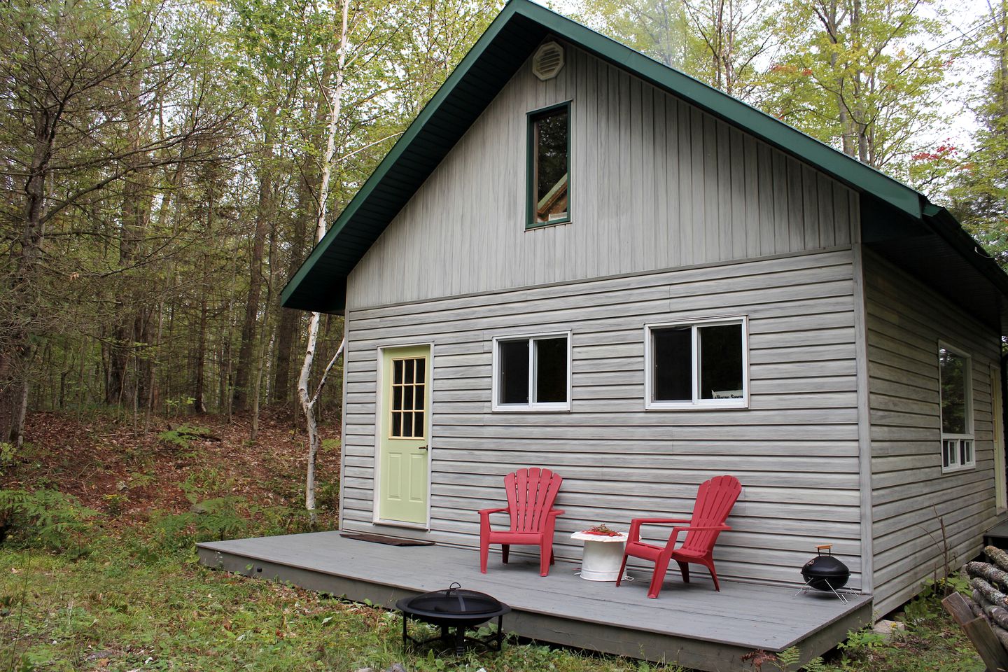 All Season Secluded Cabin Rental in the Woods near Peterborough in Ontario