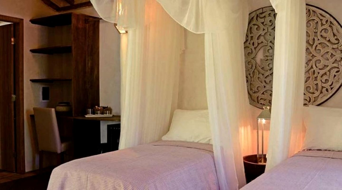 Luxury Two Bed Suite in Tropical Garden in Bahia Province