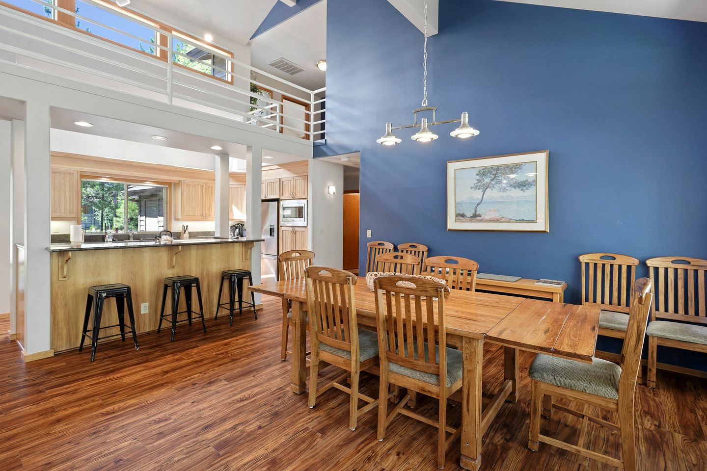 Elegant Family Getaway with Bikes, Hot Tub, and Golf Course Views in Sunriver, Oregon