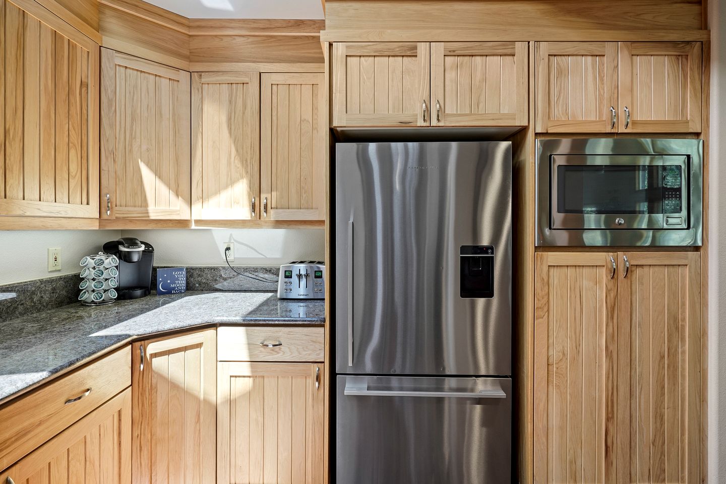Elegant Family Getaway with Bikes, Hot Tub, and Golf Course Views in Sunriver, Oregon