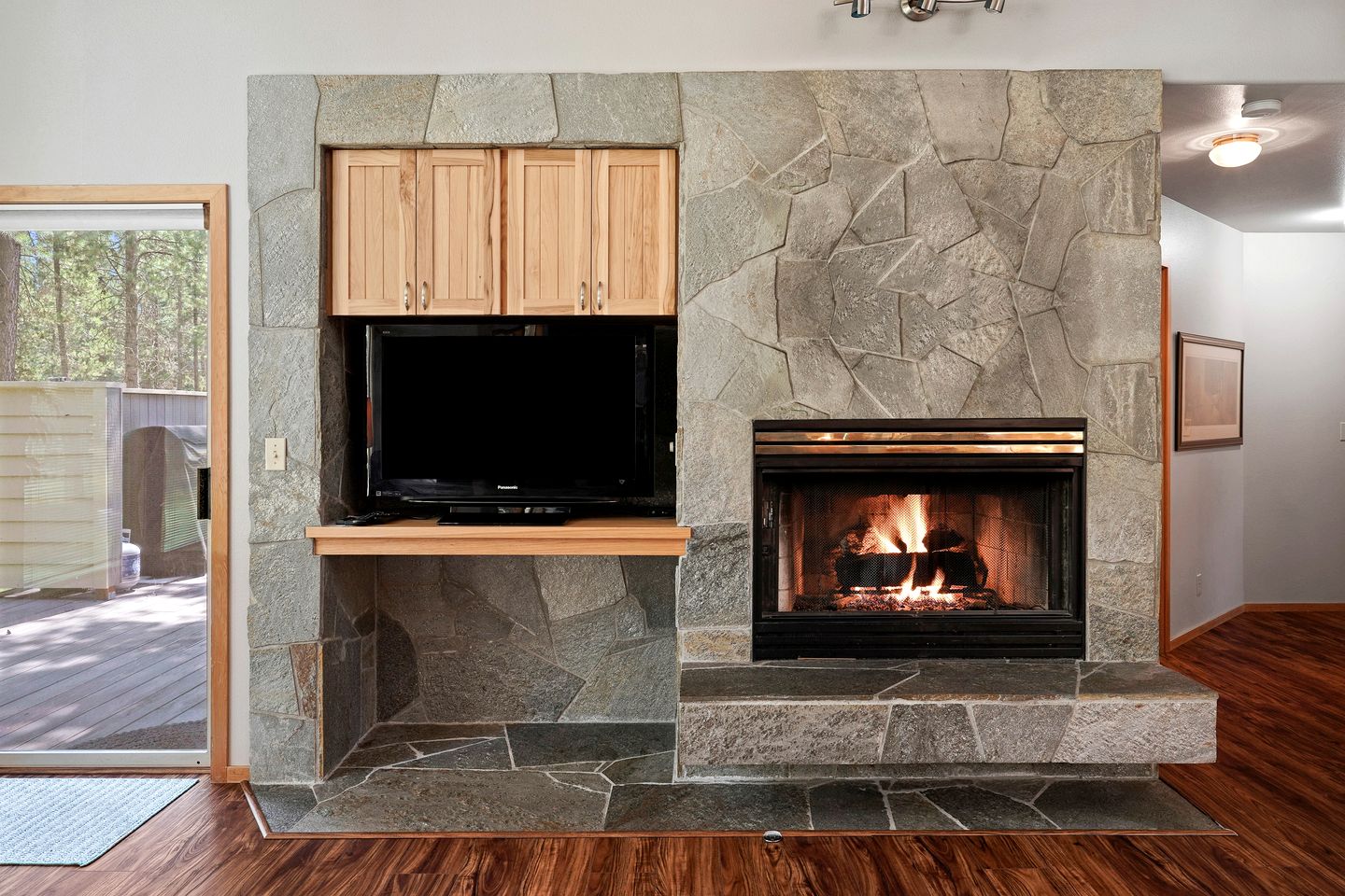 Elegant Family Getaway with Bikes, Hot Tub, and Golf Course Views in Sunriver, Oregon