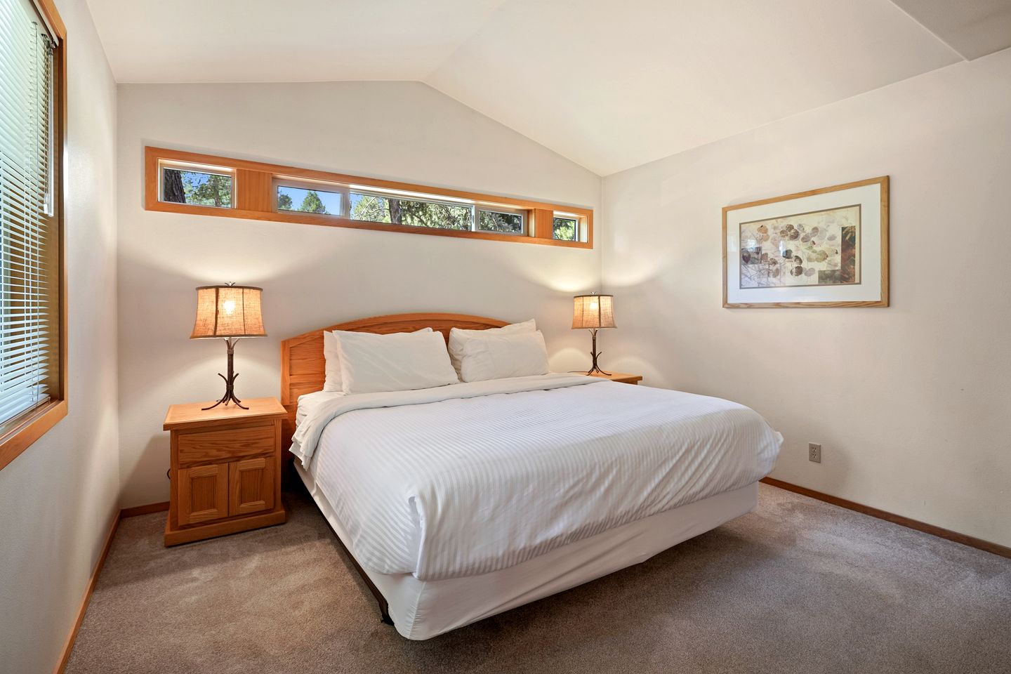 Elegant Family Getaway with Bikes, Hot Tub, and Golf Course Views in Sunriver, Oregon