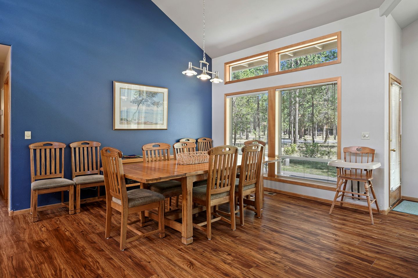 Elegant Family Getaway with Bikes, Hot Tub, and Golf Course Views in Sunriver, Oregon