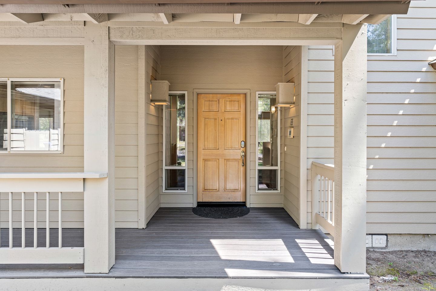 Elegant Family Getaway with Bikes, Hot Tub, and Golf Course Views in Sunriver, Oregon