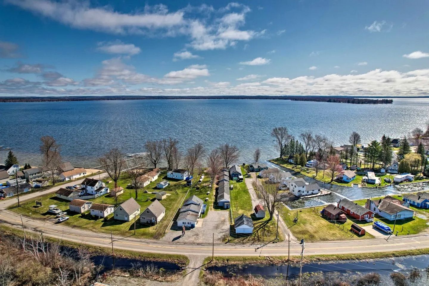 Cozy Lakeside Cabin with Dock & Fire Pit Access in Houghton Lake, Michigan