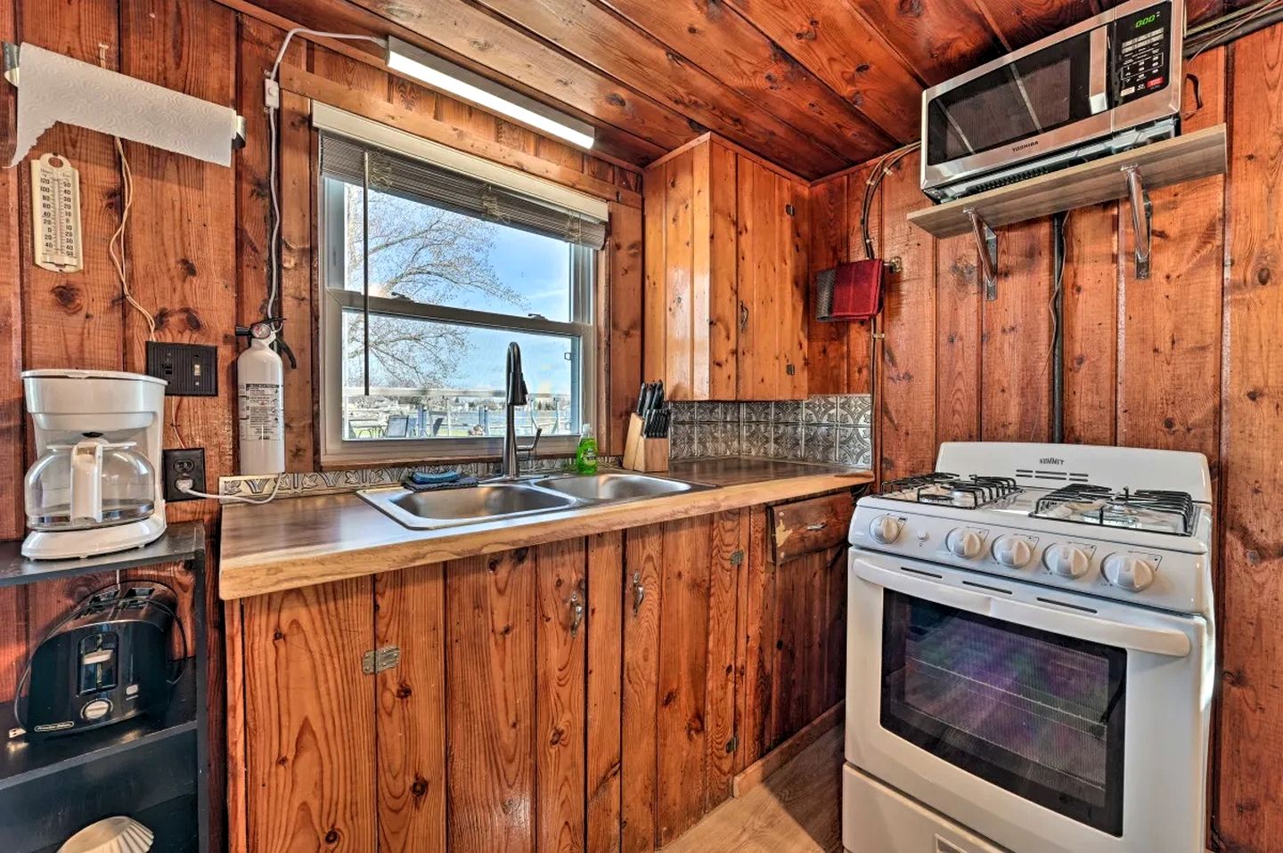 Cozy Lakeside Cabin with Dock & Fire Pit Access in Houghton Lake, Michigan