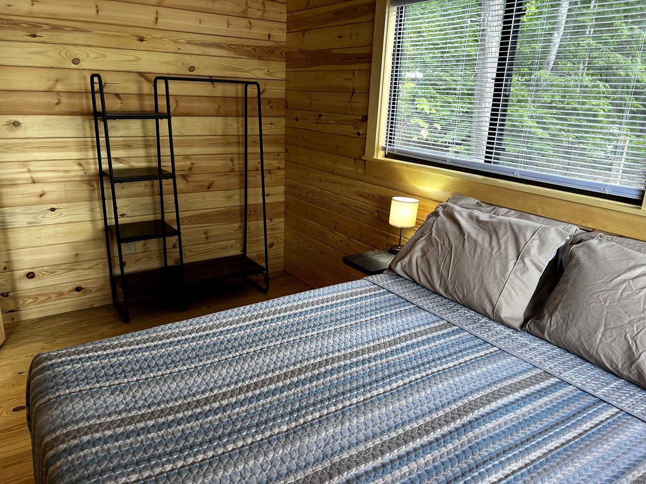 Lakeside Glamping Cabin for a Pet-Friendly Nature Escape near Lake Sebago