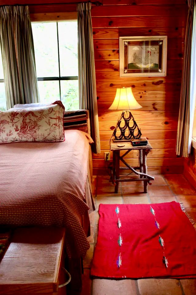 Inviting Cabin near Marble Falls with Lake Access