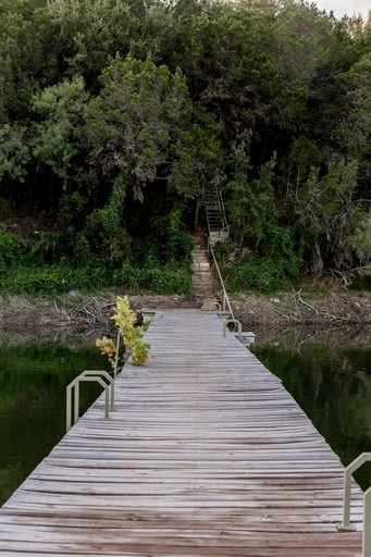 Cabins (Marble Falls, Texas, United States of America)