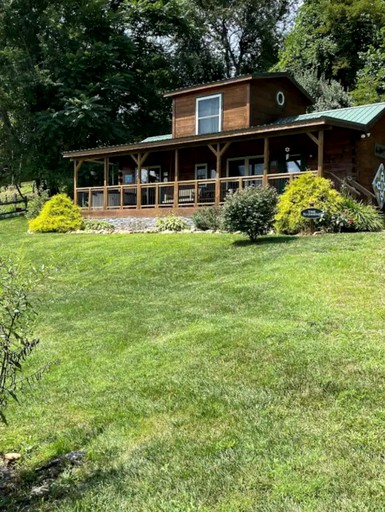 Cabins (Fancy Gap, Virginia, United States of America)