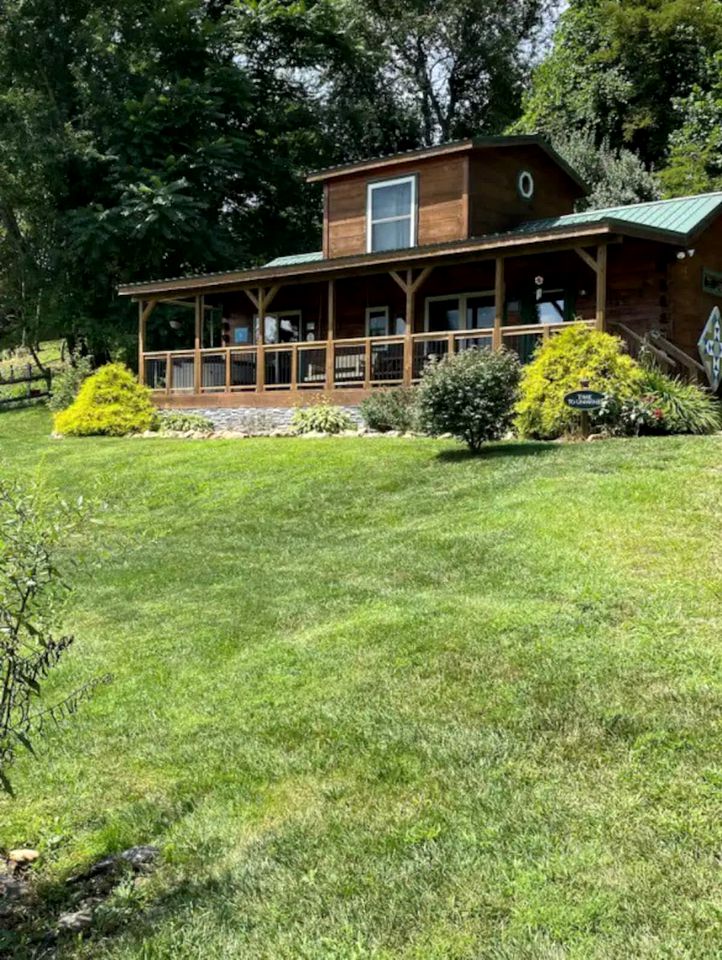 Amazing Pet-Friendly Cabin Rental near Blue Ridge Parkway in Virginia