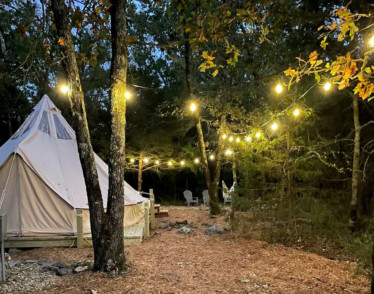 Beautiful Pop-Up Tent for Glamping in Arkansas