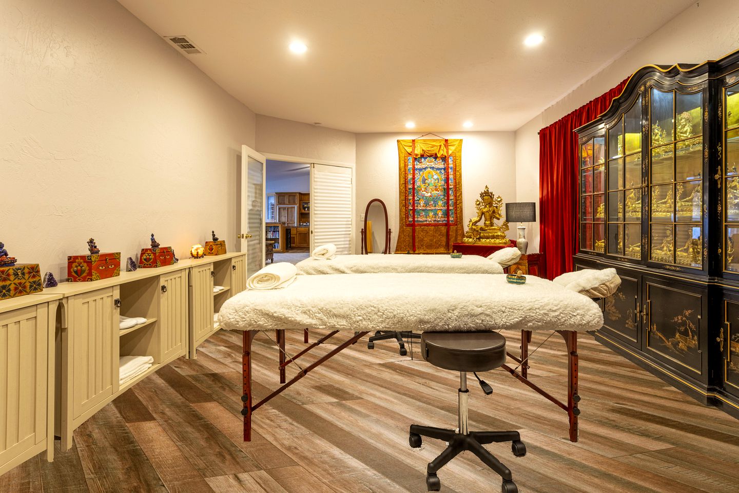 Tranquil Lakeside Julian Suite with a Spa and Jacuzzi