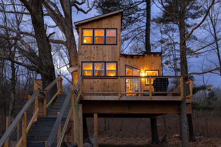 This Connecticut tree house is the perfect nature getaway.
