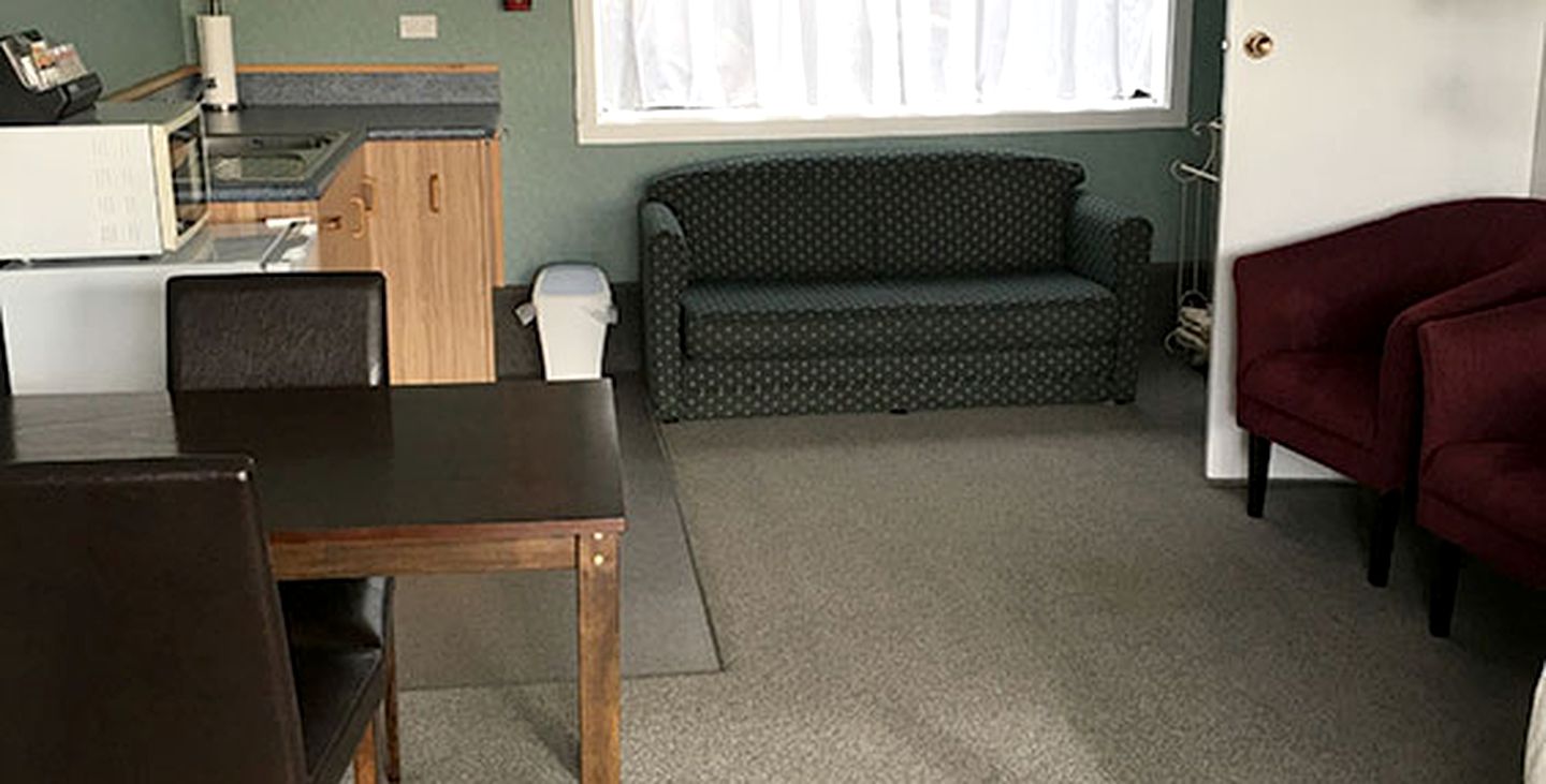 Beach Getaway at Secluded Waikawa Harbour Inn on South Island, New Zealand