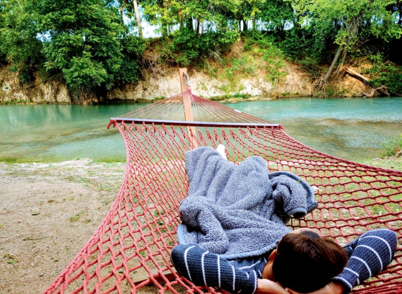 Family-Friendly Safari Tent Adventure on the San Marcos River: Marvelous Glamping Getaway near Kingsbury, Texas