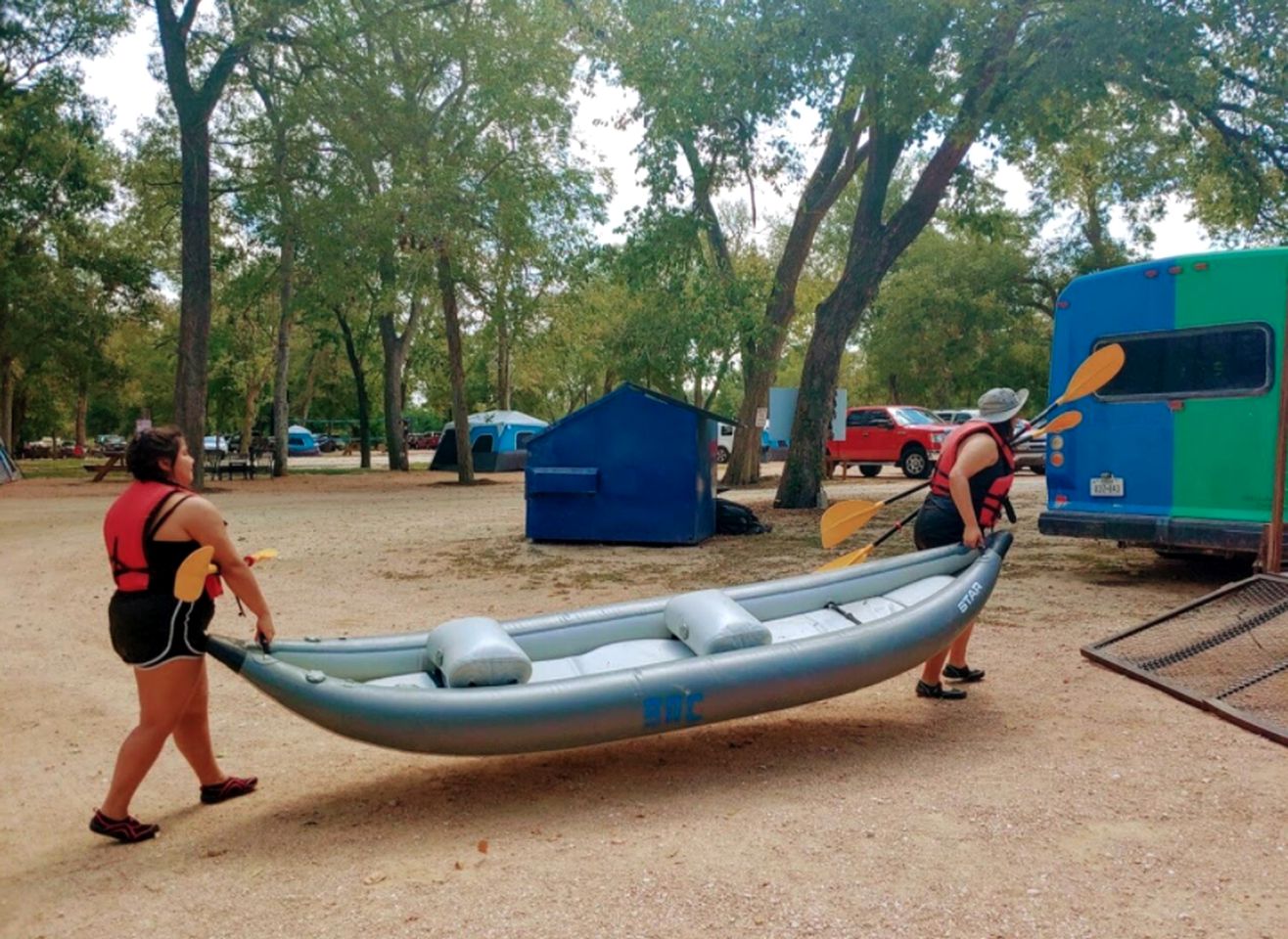 Family-Friendly Safari Tent Adventure on the San Marcos River: Marvelous Glamping Getaway near Kingsbury, Texas