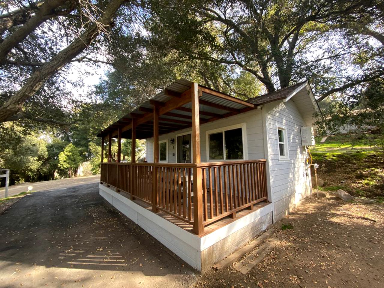 Elegant Lakeview Cabin in Santa Ysabel: Your Secluded Retreat