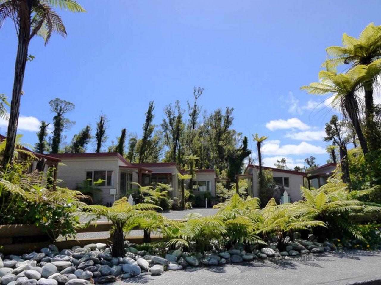 Delightful One-Room Cottages for Rent in Franz Josef Glacier, New Zealand