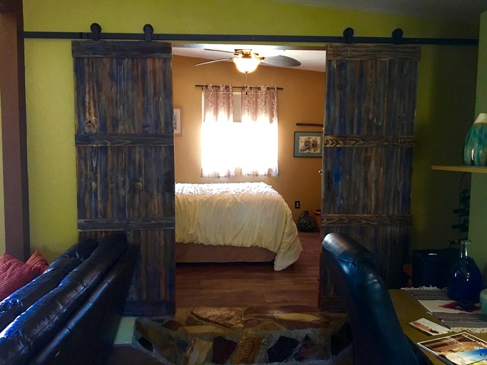 Cottages (Yucca Valley, California, United States of America)