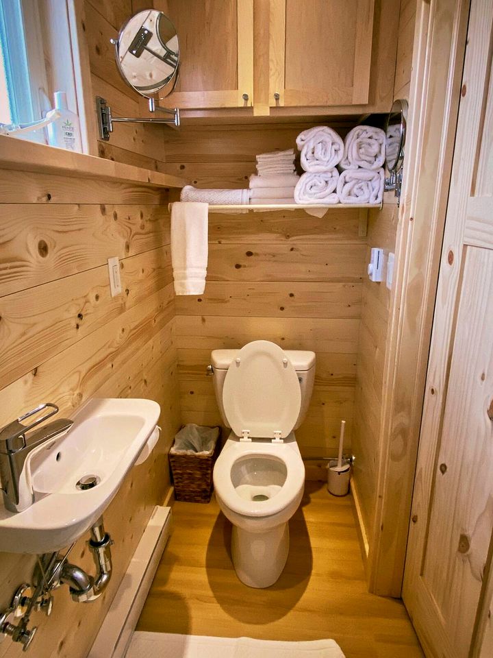 Rainbow Tiny Home with View & Hot Tub near Hot Springs, El Prado, NM
