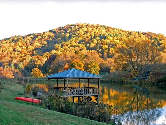 Cabins (Sperryville, Virginia, United States of America)