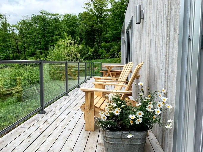 Cabins (Sainte-Brigitte-de-Laval, Quebec, Canada)