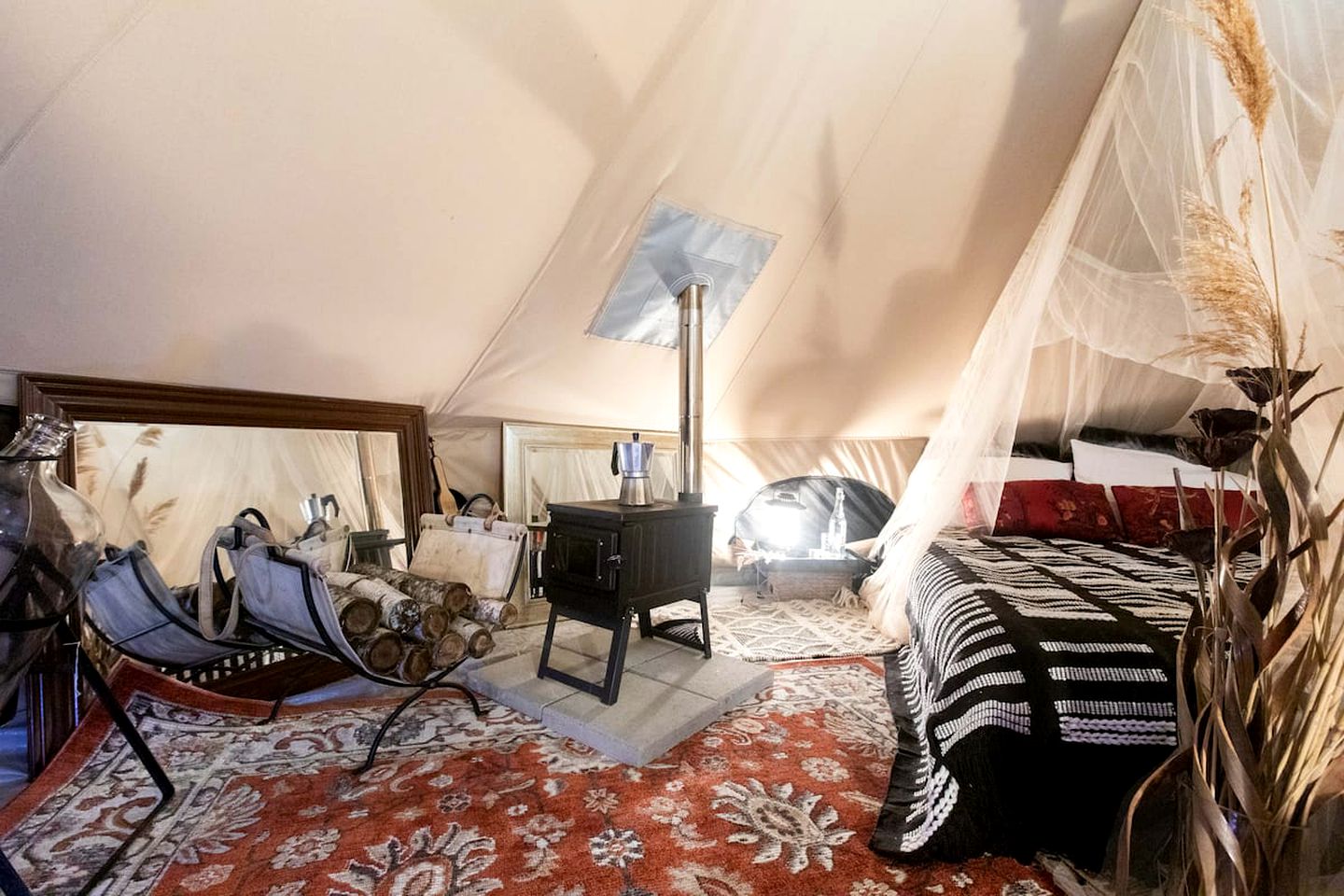 Chic Glamping Tent for Waterfront Camping, New York