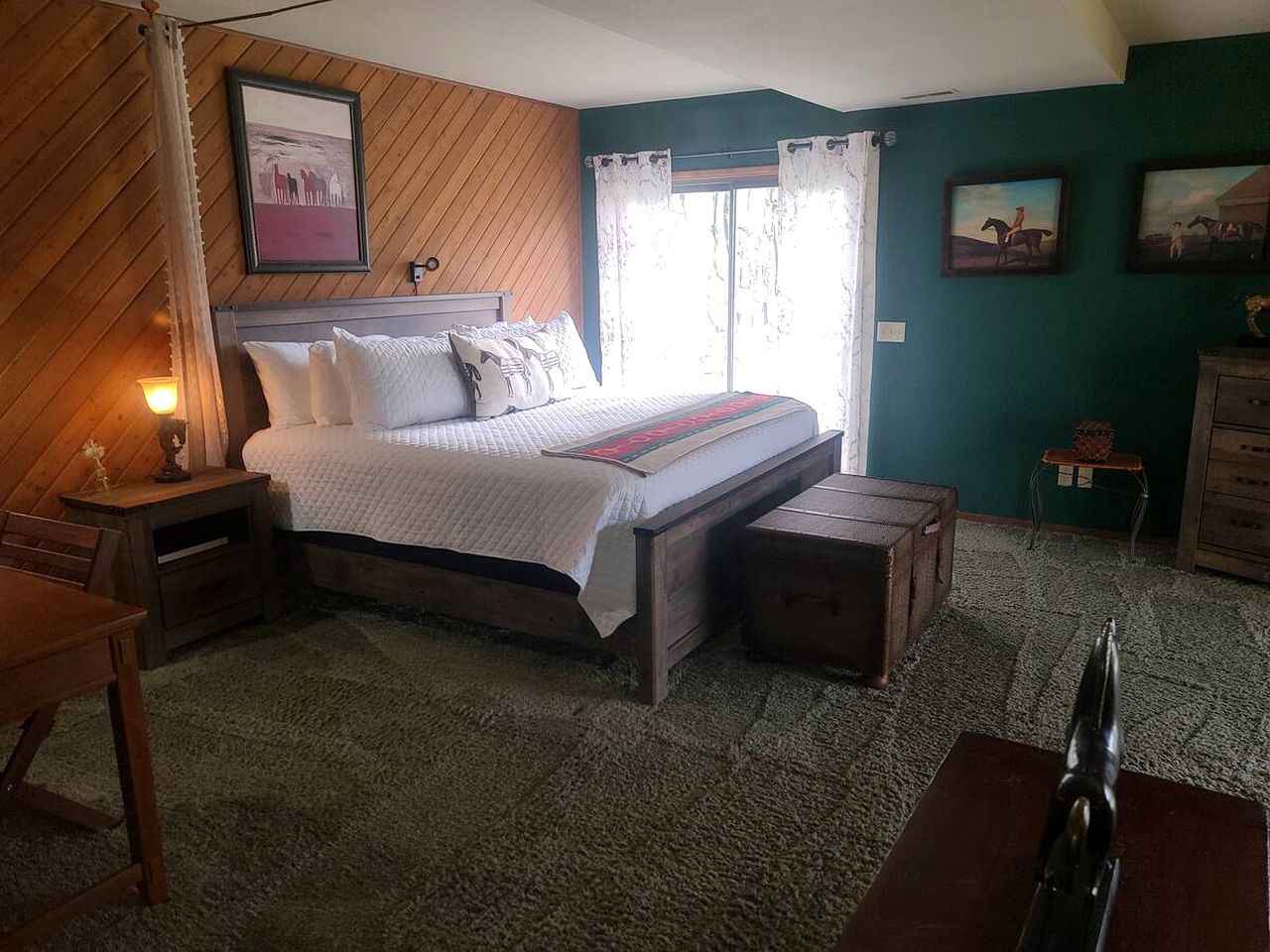 Spacious Bed and Breakfast Suite on Horse Farm for Unique Getaway in Oak Harbor, Washington