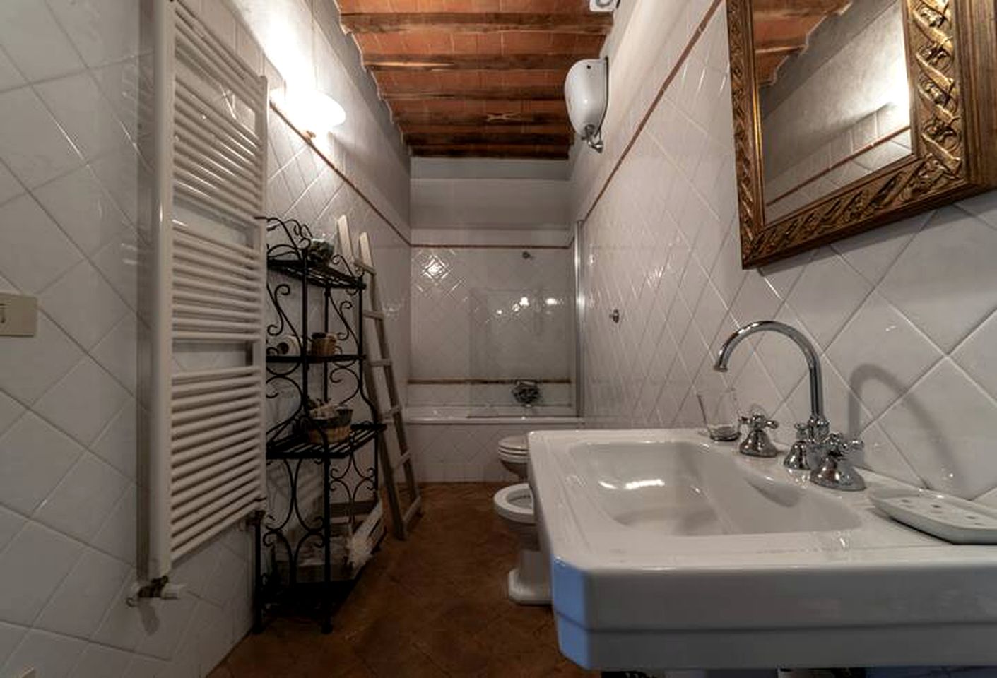 Gorgeous Tuscany Vacation Rental with a Pool and Jacuzzi in Siena, Italy