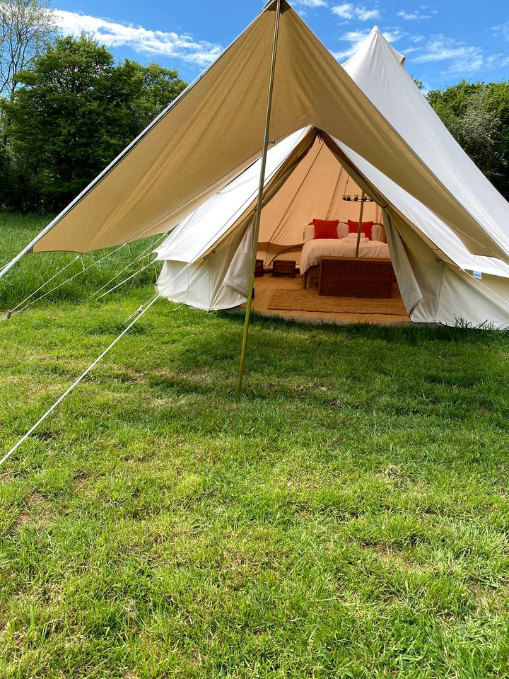 Beautiful Tent with a Fire Pit for Holidays in the Cotswolds