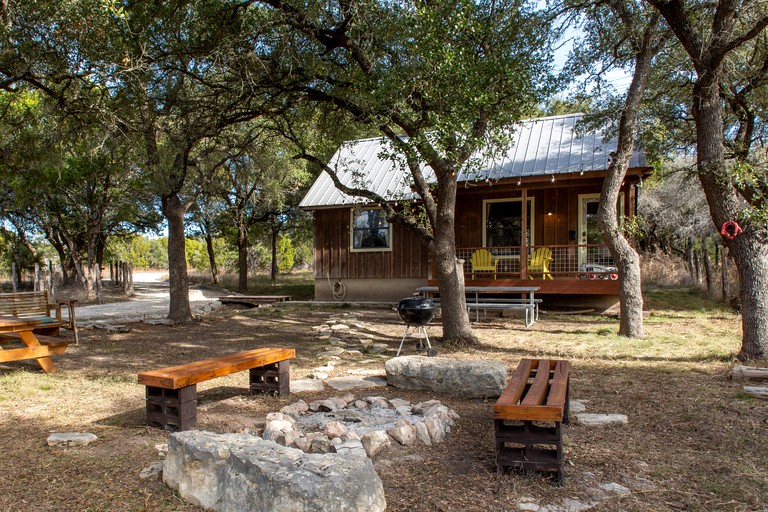 A gorgeous Texas cabin rental that's ideal for family weekend getaways from Austin