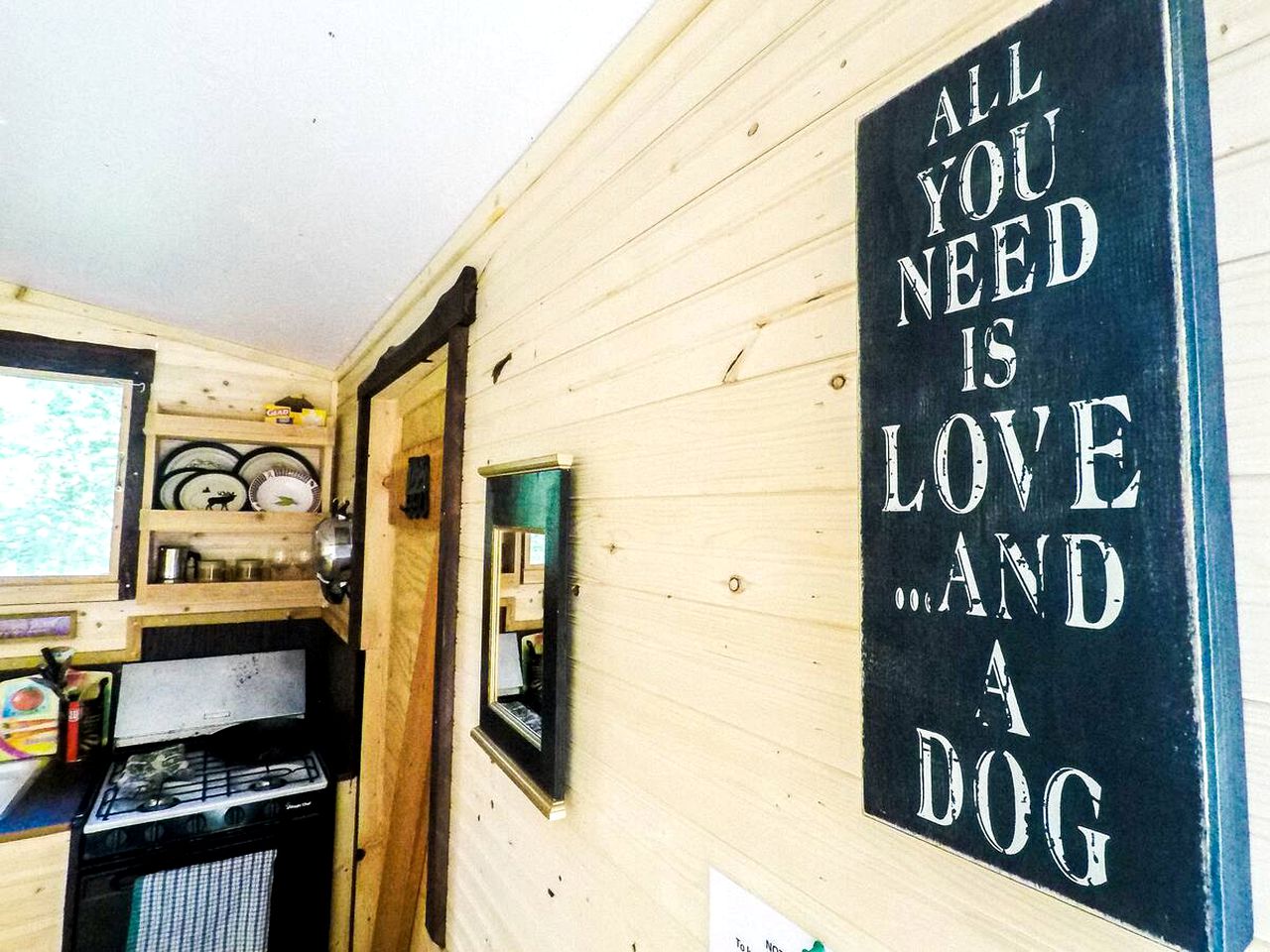 Lovely Columbia Valley Accommodation at a Dogsled Retreat